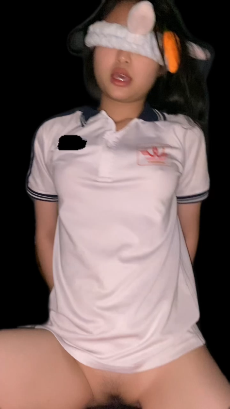 Em nữ sinh Đinh Tiên Hoàng, mới nhỏ mà đã nhún giỏi như vậy rồi